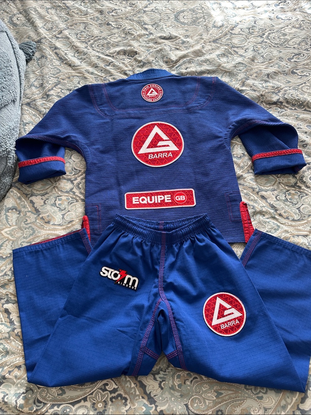 Equipe Kids Y4- Blue Jiu-Jitsu Gi Set with Red Accents - Picture 4 of 5